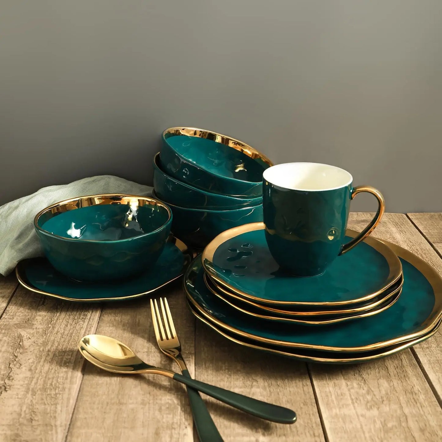 Porcelain 16-Piece Dinnerware Set – Green with Golden Rim (Service for 4)