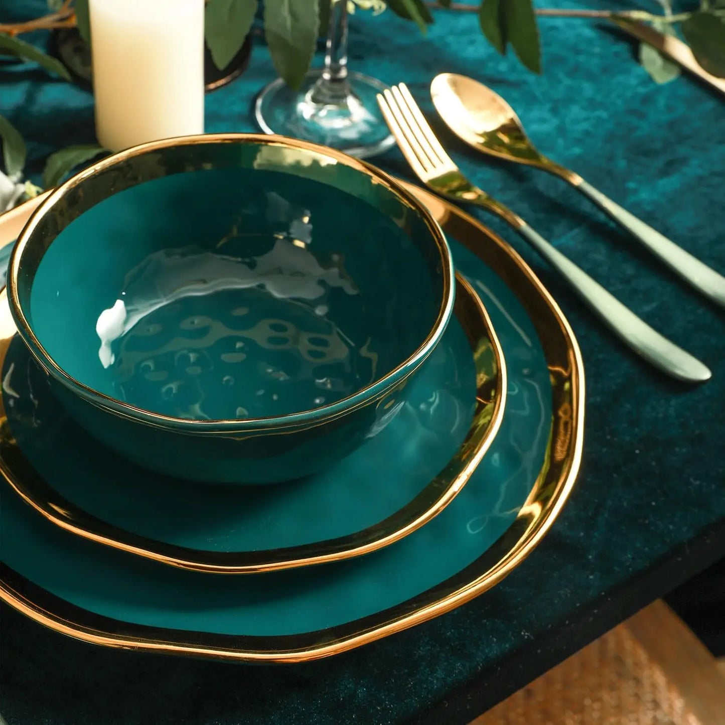 Porcelain 16-Piece Dinnerware Set – Green with Golden Rim (Service for 4)